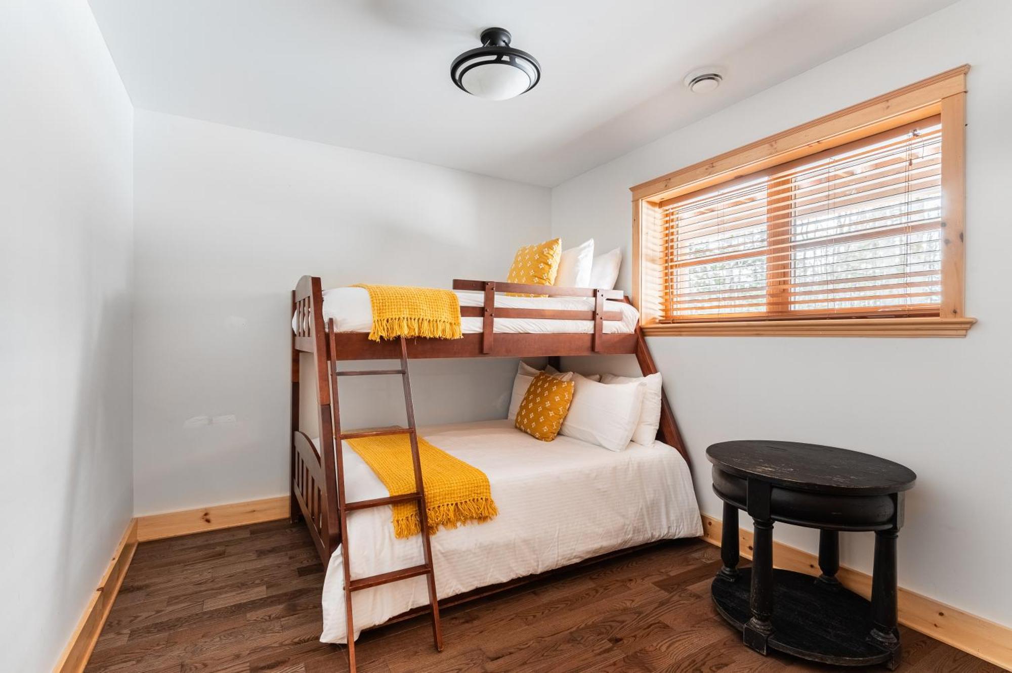 Mille-Isles Fiddler Lake Resort Chalet 76 Deer מראה חיצוני תמונה
