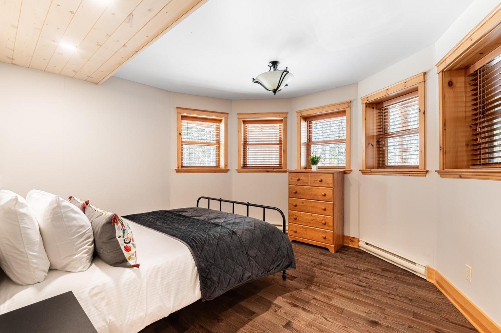 Mille-Isles Fiddler Lake Resort Chalet 76 Deer מראה חיצוני תמונה