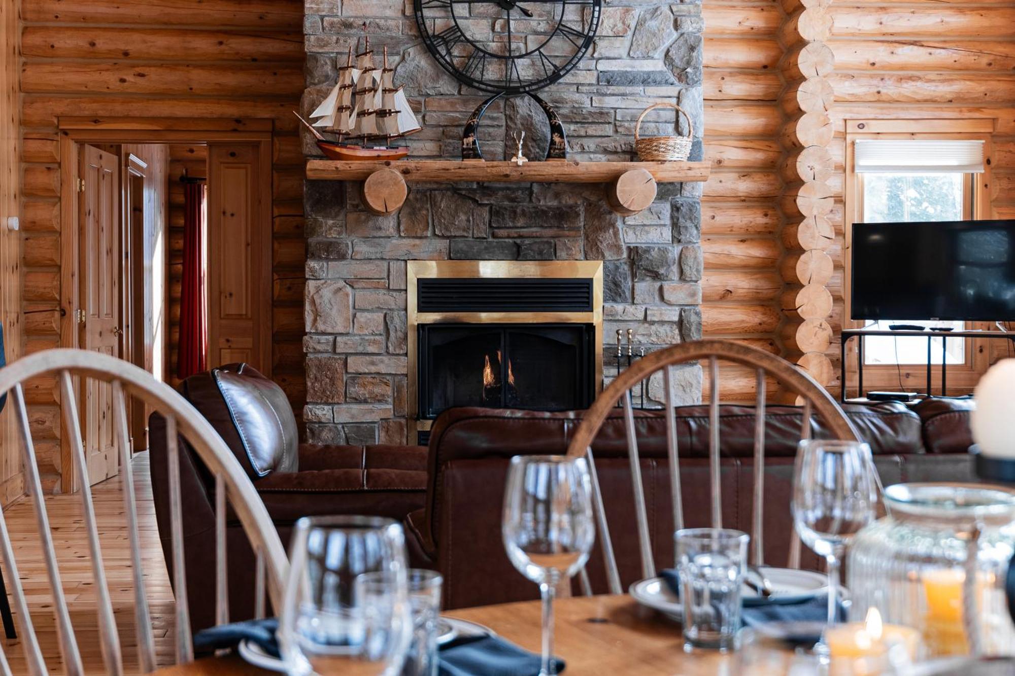 Mille-Isles Fiddler Lake Resort Chalet 76 Deer מראה חיצוני תמונה